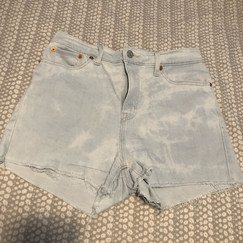 Levi High Rise Shorts size 28.
